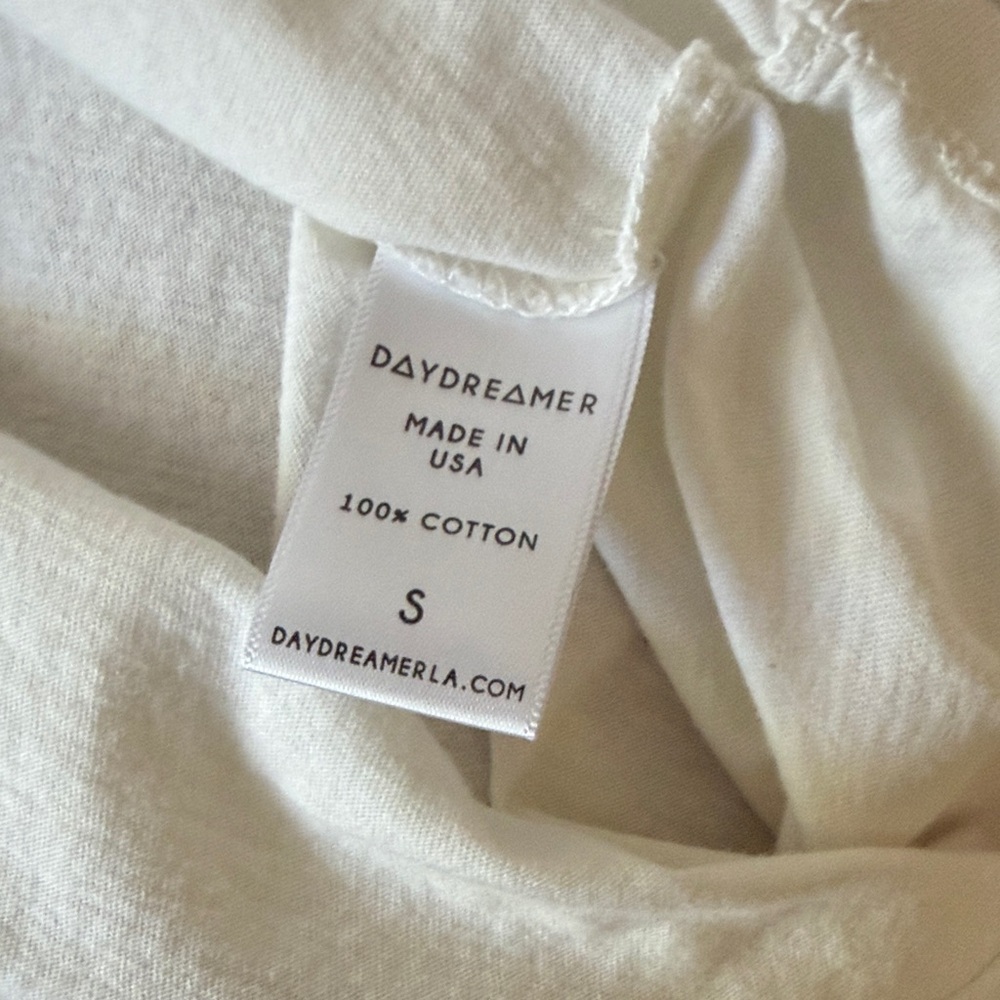 Daydreamer Cream Guns N Roses Band Tee with Pink Roses and Green Leaves - Picture 2 of 6